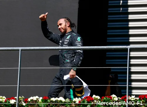 lewis hamilton podium bokaal belgie 2024 duim