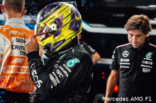 <i>Lewis Hamilton ziet het weer zitten.</i>