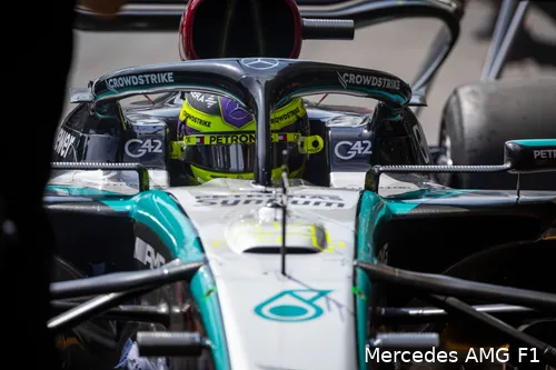 Hamilton in zijn Mercedes.