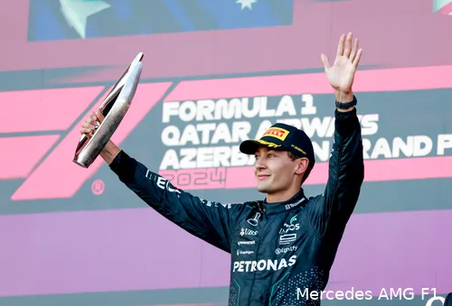 Russell op het podium in Azerbeidzjan.