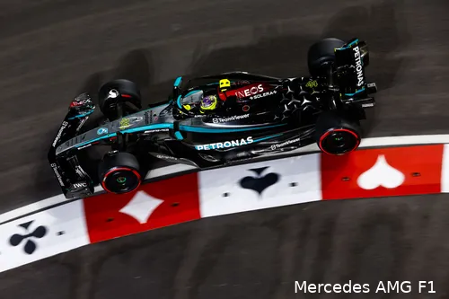 <i>Lewis Hamilton kende een uitstekende vrijdag, maar houdt hij dat ook vol?</i>