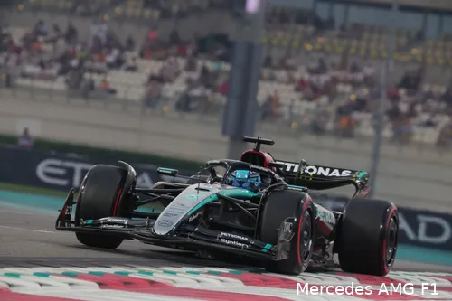 <i>Mercedes begon de eerste vrije training van de Grand Prix van Abu Dhabi sterk.</i>