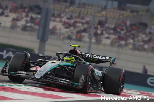 Lewis Hamilton, kwalificatie Abu Dhabi 2024, uitgeschakeld door een plastic verkeerspaaltje.