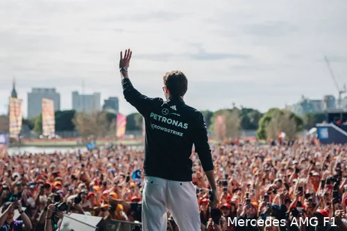 george russell melbourne fans mercedes