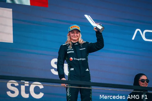 doriane pin f1 academy 933