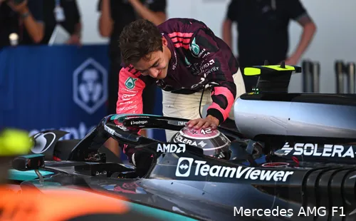 Felicitaties van Russell aan zijn teamgenoot.