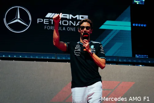 <i>Russell is een van de langste coureurs van de grid.</i>