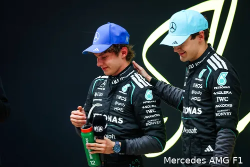 Antonelli-china-Mercedes-zondag-1-Russell-M586857_F1_CHINESE_GRAND_PRIX_2026