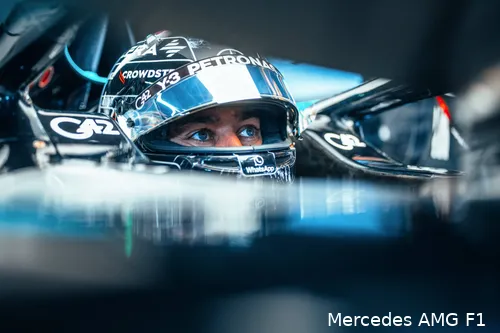 george-russell-mercedes-helm-japan-suzuka-vt1-1