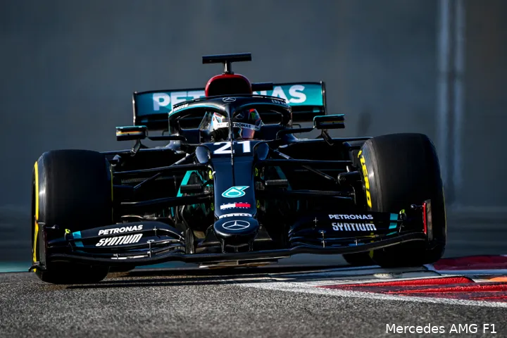 Bij Mercedes mocht De Vries zijn eerste officiële kilometers in de F1-bolide maken. (Foto: Mercedes AMG F1)&nbsp;