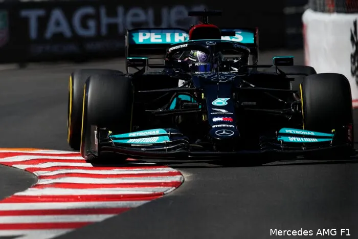 Hoge vleugel bij Mercedes in Monaco.