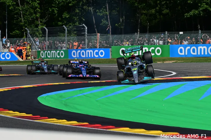 lewis hamilton fernando alonso w13 mercedes a522 alpine f1 gp belgie 2022