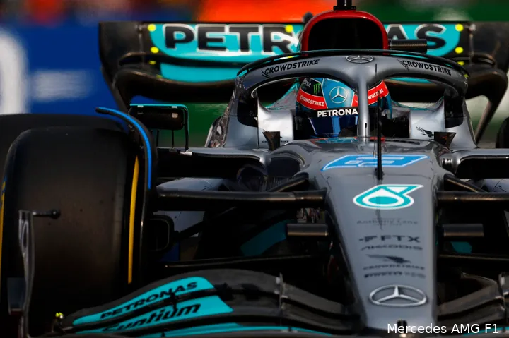 George Russell heer en meester tijdens de derde vrije training van de GP van Mexico