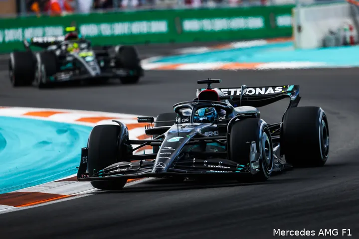 Hamilton moest zijn plek afstaan aan Russell (foto: Mercedes AMG F1)