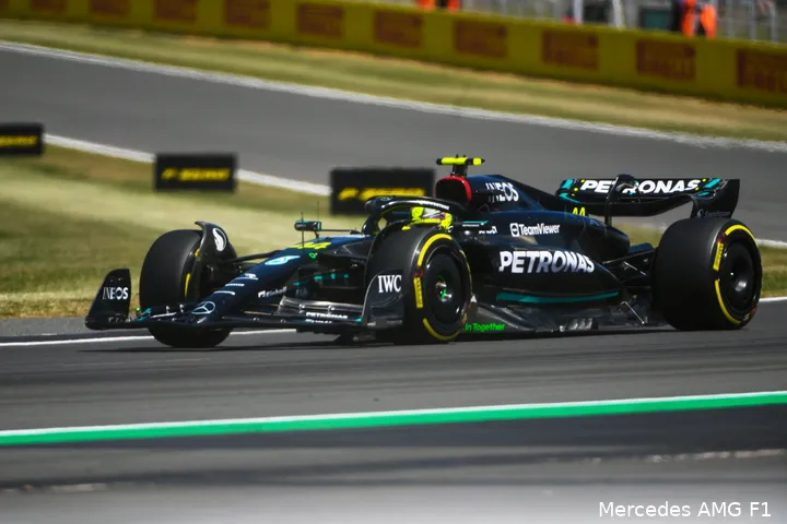 lewis hamilton mercedes w14 silverstone
