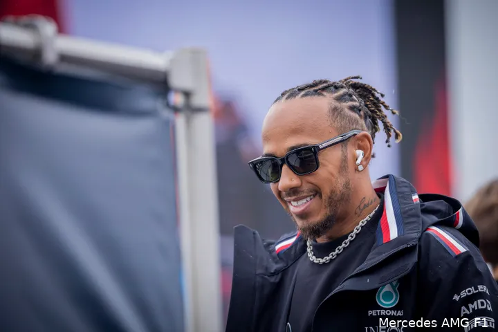 Het papierwerk van Hamilton is nog niet gereed. (Foto: Mercedes AMG F1)