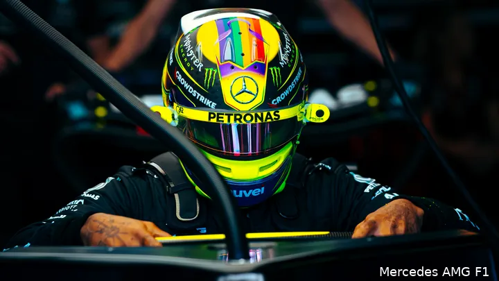 Hamilton staat binnen de Formule 1 vooral bekend als iemand die zich regelmatig uitspreekt over gebeurtenissen in de wereld. (Foto: Mercedes AMG F1)