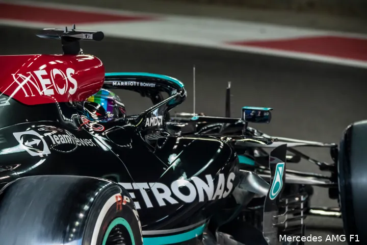 Mercedes benutte geen mogelijkheden om Hamilton binnen te laten komen. (Foto: Mercedes AMG F1)