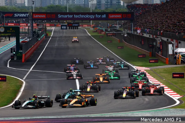 china 2024 start sprintrace hamilton norris alonso verstappen