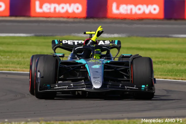 End of an era: na dit seizoen rijdt Hamilton in de rode bolide.