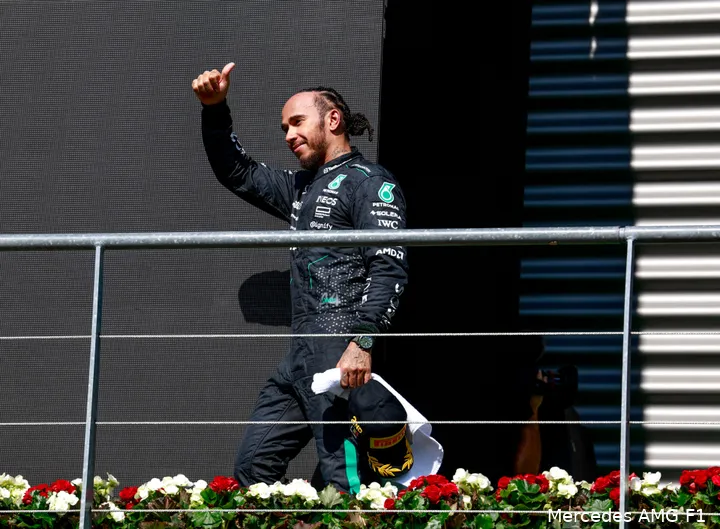 lewis hamilton podium bokaal belgie 2024 duim