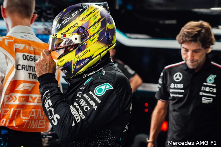<i>Lewis Hamilton ziet het weer zitten.</i>