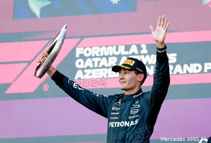 Russell op het podium in Azerbeidzjan.