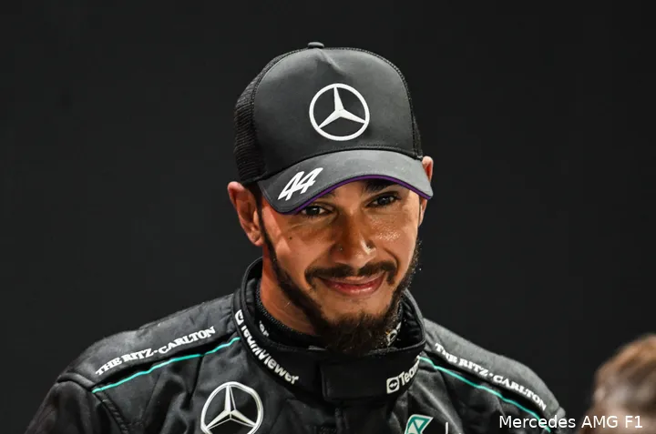 lewis hamilton mercedes 23813724