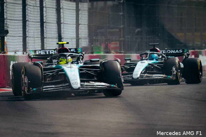 lewis hamilton 2024 mexico racedag mercedes george russell gevecht
