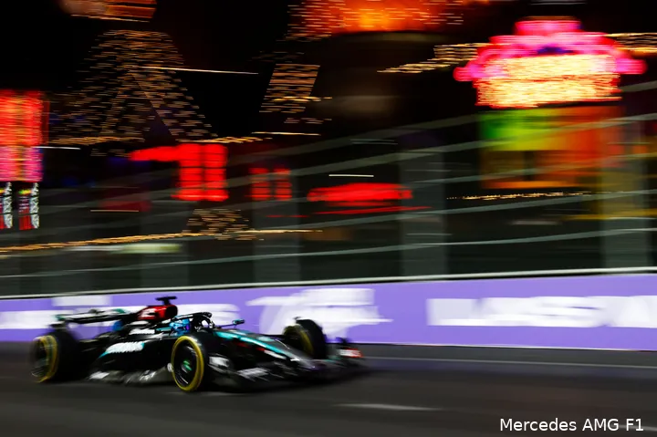 Mercedes was behoorlijk snel onder koele omstandigheden in Las Vegas.
