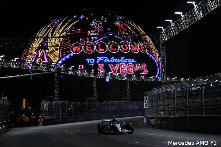 lewis hamilton vt2 mercedes w15 las vegas 15