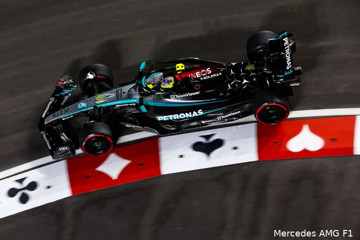 <i>Lewis Hamilton kende een uitstekende vrijdag, maar houdt hij dat ook vol?</i>