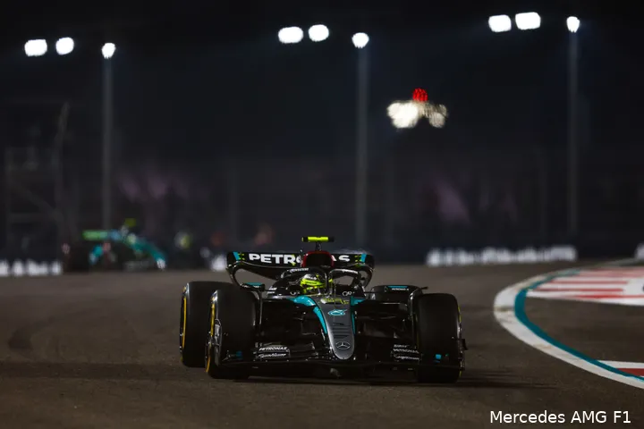 Hamilton reed zijn laatste race voor het team van Mercedes