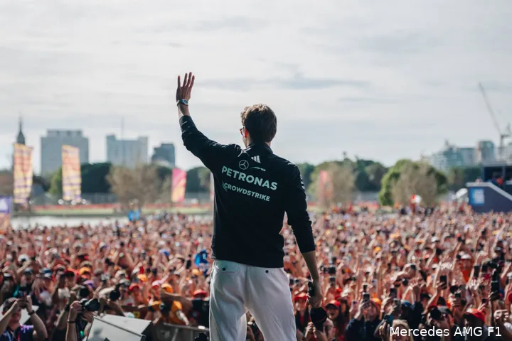 george russell melbourne fans mercedes