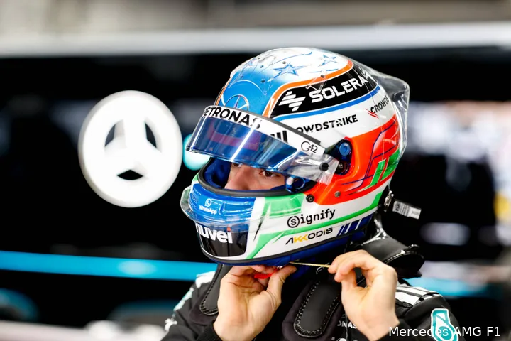 andrea kimi antonelli mercedes japan zaterdag 12 helm