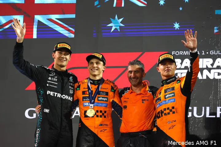 george russell mercedes lando norris oscar piastri andrea stella mclaren bahrein 2025 zondag race podium