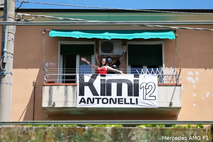 mercedes andrea kimi antonelli gp emilia romagna imola 2025 vrijdag fan