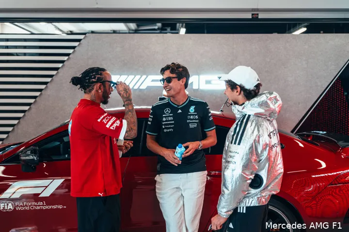 george russell andrea kimi antonelli mercedes lewis hamilton ferrari 2025 spanje zondag