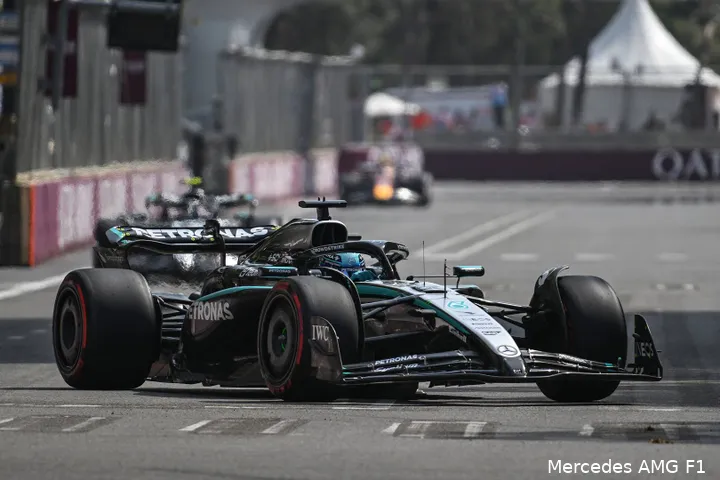 george-russell-mercedes-baku-vrijdag (2)