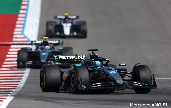 george-russell-carlos-sainz-williams-kimi-antonelli-mercedes-cota-zondag-2025