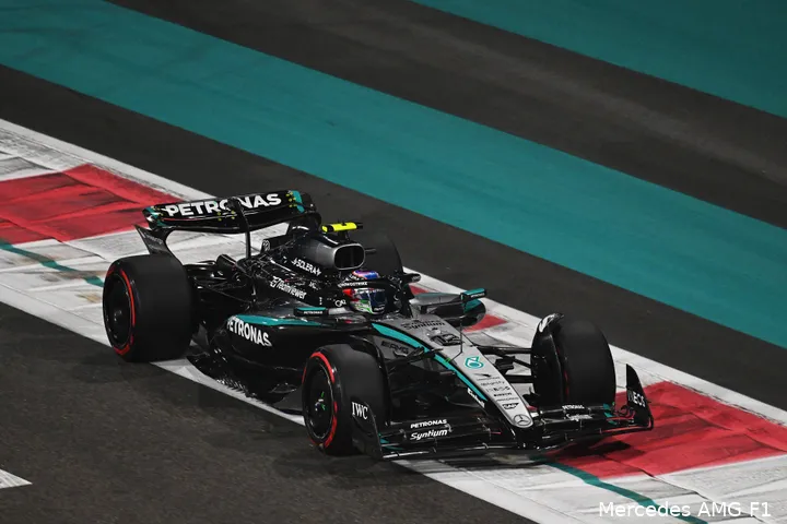 andrea-kimi-antonelli-mercedes-gp-abu-dhabi-2025-zaterdag-2