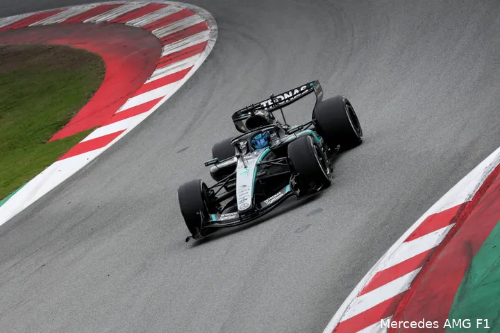 george-russell-mercedes-w17-barcelona-wintertest-12