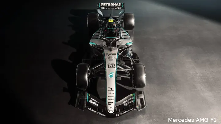 Mercedes-W17-presentatie-9