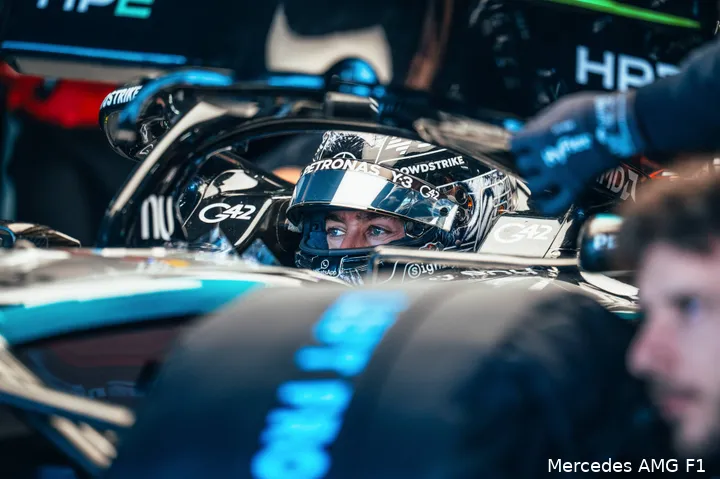 george-russell-mercedes-japan-w17-1-cockpit
