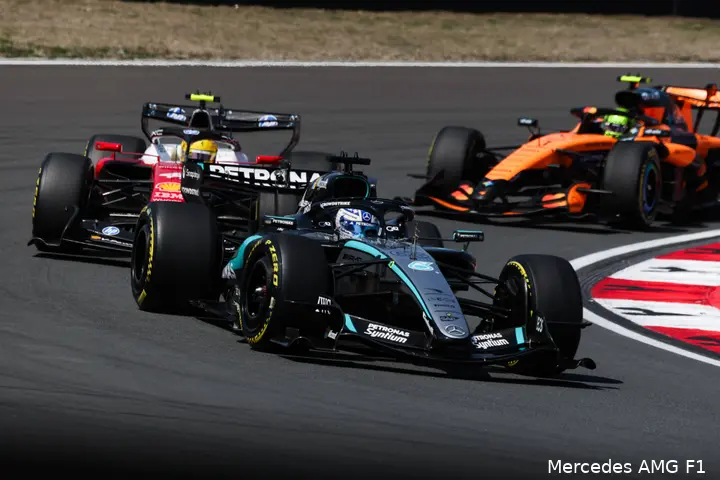 lando-norris-mclaren-lewis-hamilton-ferrari-george-russell-mercedes-china-zaterdag-2026