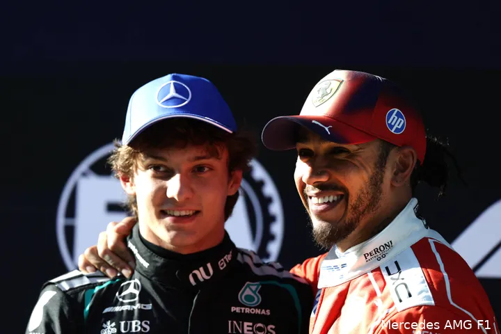 lewis-hamilton-ferrari-kimi-antonelli-mercedes-china-zaterdag-2026