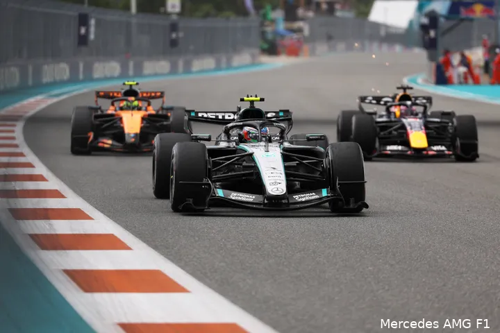 Antonelli-win-Miami-zondag-Mercedes-5M595570_F1_Grand_Prix_of_Miami-Verstappen-Norris