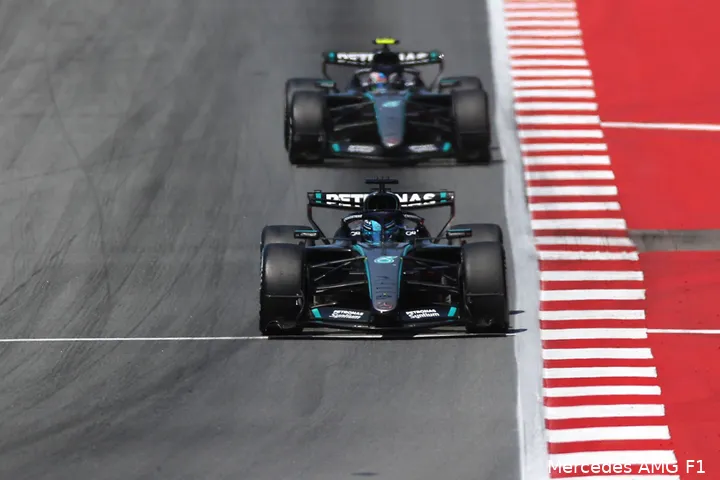 george-russell-andrea-kimi-antonelli-mercedes-gp-barcelona-catalonie-2026-zondag-2