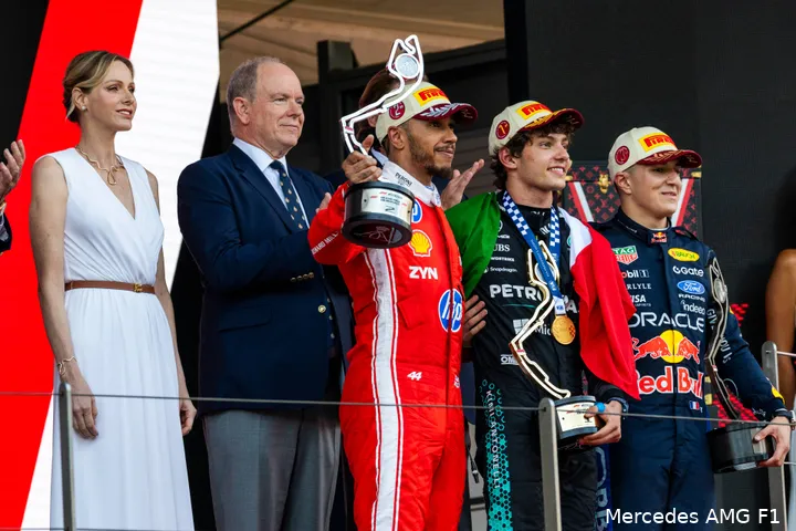 kimi-antonelli-mercedes-lewis-hamilton-ferrari-isack-hadjar-red-bull-racing-2026-monaco-zondag-race-podium