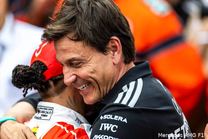 lewis-hamilton-ferrari-toto-wolff-mercedes-2026-monaco-zondag-race-podium-1